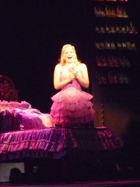 Suzie Mathers as Glinda